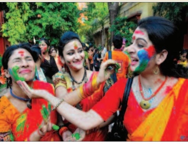 जीवन में उल्लास भरती  'होली'
