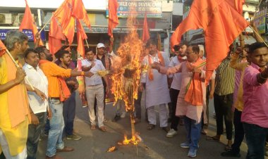 विश्व हिंदू परिषद,बजरंग दल ने बंगाल के मुख्यमंत्री का पुतला फूंका