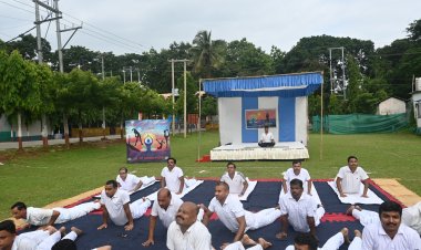 अंतर्राष्ट्रीय योग दिवस : सीआरपीएफ कैम्प में योग शिविर का आयोजन