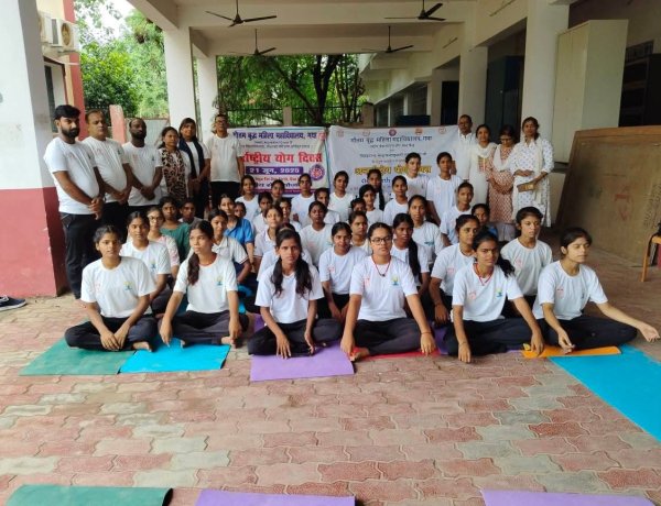 अंतरराष्ट्रीय योग दिवस पर जीबीएम कॉलेज में लगाया गया योग शिविर