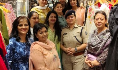 देवहुति शोरूम का भव्य उद्घाटन पुलिस उपाधीक्षक ने फीता काट कर किया