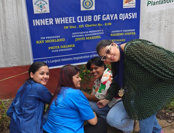 इनर व्हील क्लब ओजस्वी ने पाठ्य सामग्री वितरण के साथ किया पौधारोपण