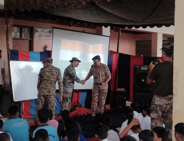 सीआरपीएफ के द्वितीय कमान अधिकारी ने एनसीसी कैडेटों को सीएपीएफ भर्ती की दी गई जानकारी