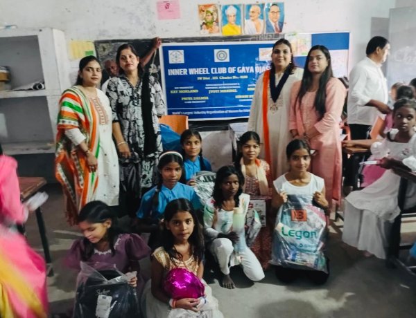 इनरव्हील क्लब ऑफ ओजस्वी गया द्वारा जरूरतमंद बच्चों के बीच सामग्री वितरण एवं सांस्कृतिक कार्यक्रम का आयोजन