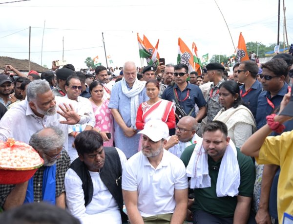 झारखंड की कृषि मंत्री बिहार में चल रहे वोटर अधिकार यात्रा में हुई शामिल