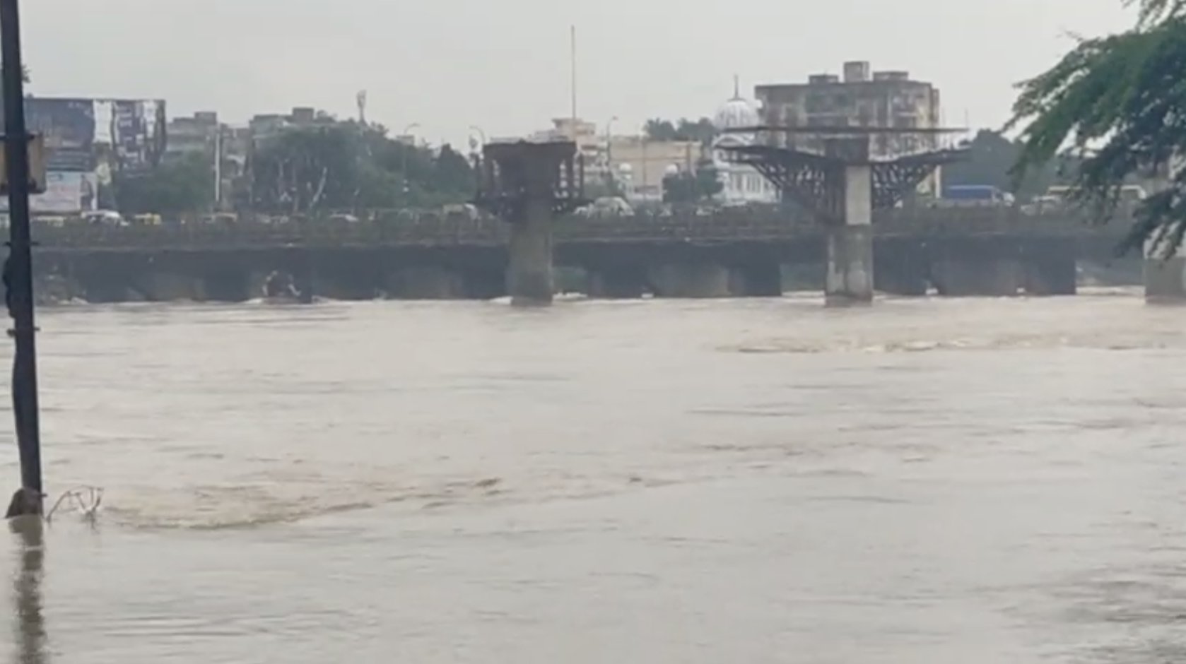 लगातार बारिश से नदियाँ उफान पर -जमशेदपुर में नदियों का जलस्तर खतरे के निशान के पार, प्रशासन ने जारी किया अलर्ट