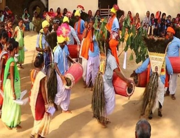 करमा पर्व प्रकृति से प्रेम करने की सिख प्रदान करता है