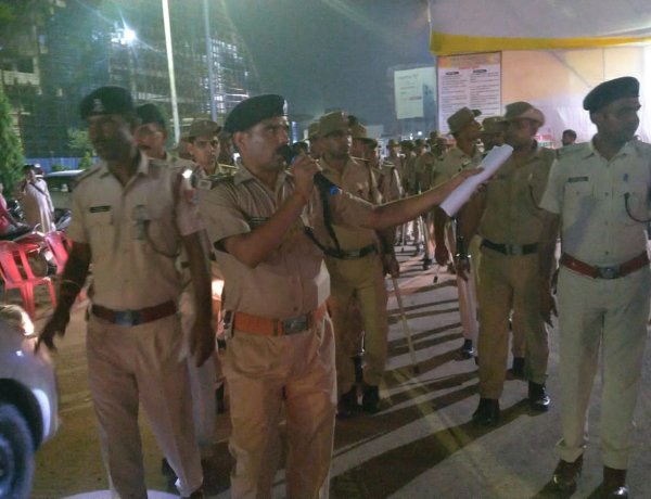 पितृपक्ष मेला को लेकर रेलवे सुरक्षा बल का फ्लैग मार्च