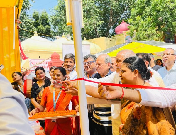 जी. डी. पब्लिक स्कूल एवं इनर व्हील क्लब सनराइज के द्वारा निःशुल्क शिविर का किया गया आयोजन