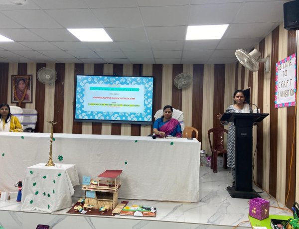 जीबीएम कॉलेज में अर्थशास्त्र विभाग द्वारा "राष्ट्रीय शिक्षुता प्रशिक्षण योजना" के बारे में छात्राओं को दी गयी जानकारी