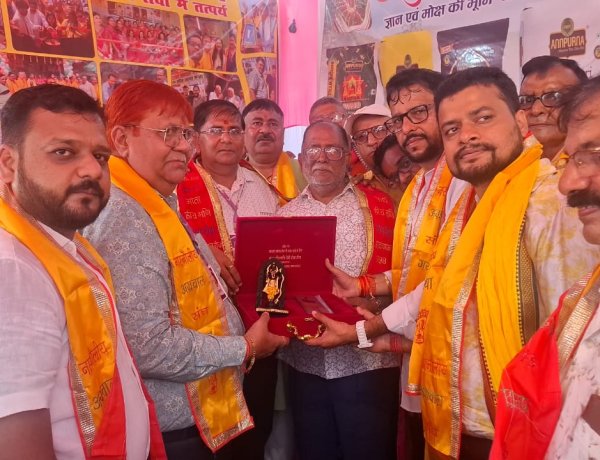 विश्व प्रसिद्ध पितृपक्ष मेला : नारनौलिया अग्रवाल संघ सेवा शिविर का हुआ समापन, सदस्यों को सम्मानित