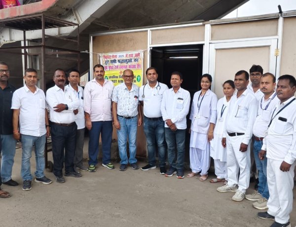 पितृपक्ष मेला 2025 : गया रेलवे स्टेशन पर स्वास्थ्य शिविर संपन्न भीड़भाड़ और कठिन परिस्थितियों में स्वास्थ्यकर्मियों की सराहनीय सेवा