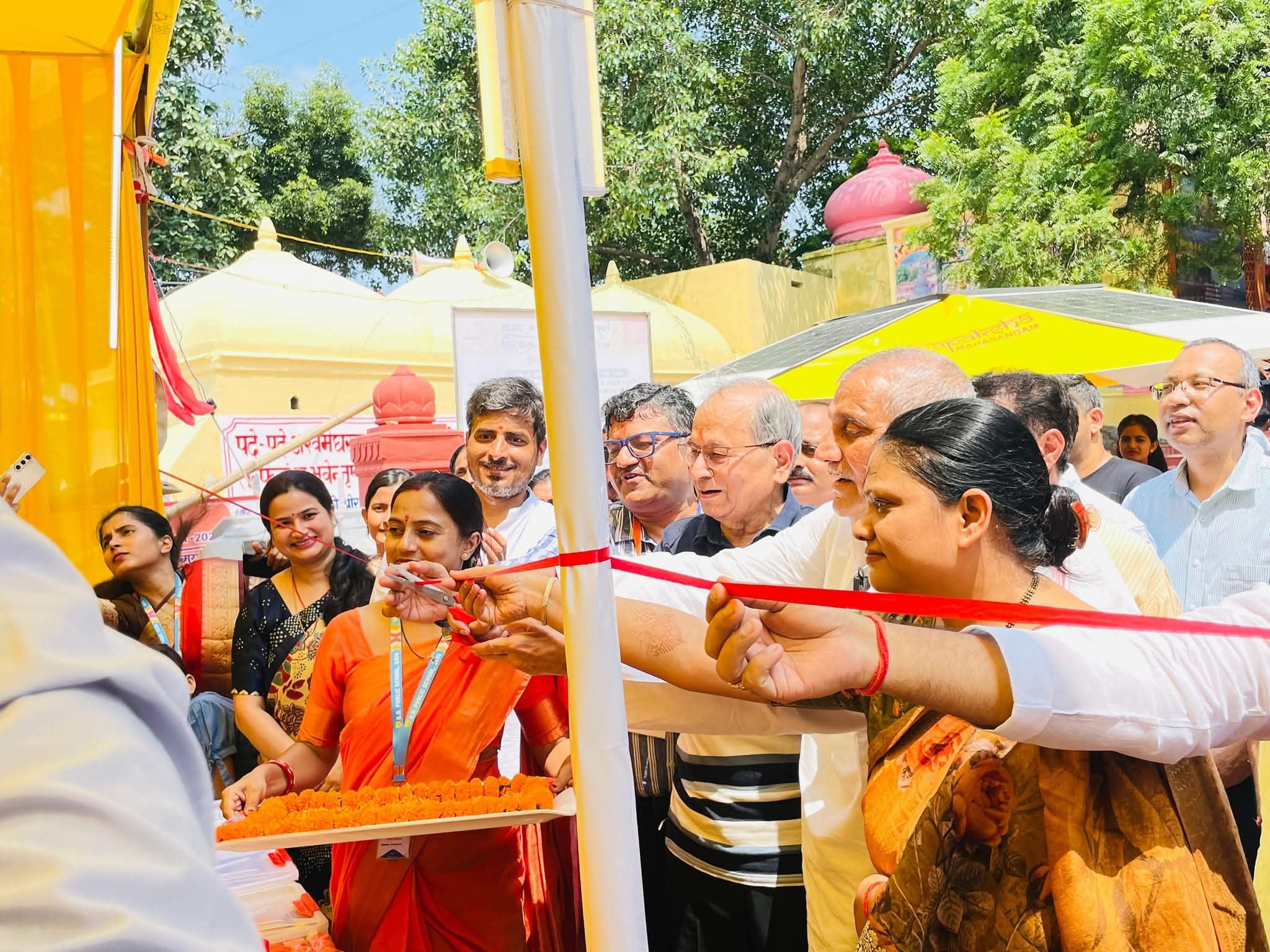 जी. डी. पब्लिक स्कूल एवं इनर व्हील क्लब सनराइज के द्वारा निःशुल्क शिविर का किया गया आयोजन