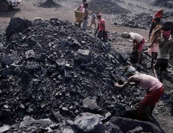 कोयले की चमक में बुझते झारखंड के सपने