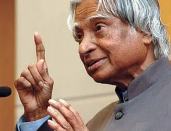 ए पी जे अब्दुल कलाम का संपूर्ण जीवन विज्ञान और देश सेवा को समर्पित रहा