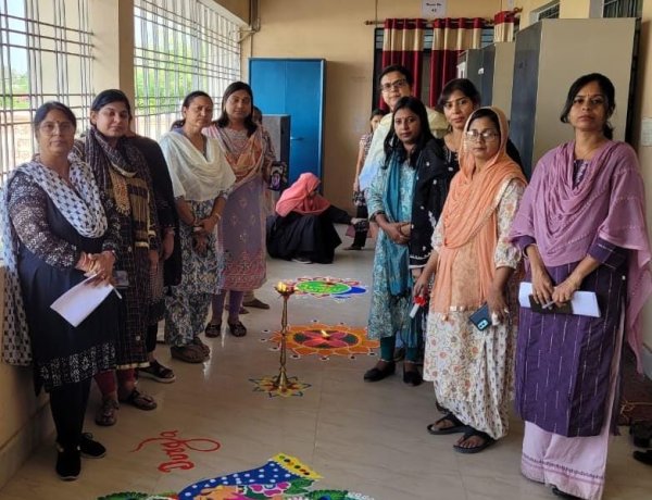 जीबीएम कॉलेज में धनतेरस एवं दीपोत्सव पर एनएसएस, एनसीसी, कला परिषद एवं गृहविज्ञान विभाग की ओर से रंगोली प्रतियोगिता का हुआ आयोजन