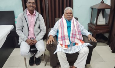 डॉ. प्रेम कुमार को बिहार विधानसभा अध्यक्ष निर्विरोध चुने जाने पर बुनकर समाज के प्रतिनिधि दुखन पटवा में दिया बधाई