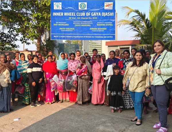 इनरव्हील क्लब ओजस्वी गयाजी ने जरूरतमंदों को कंबल व दस्ताने बांटे