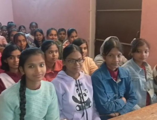 इनरव्हील क्लब ऑफ ओजस्वी द्वारा छात्राओं के बीच माहवारी एवं सर्वाइकल कैंसर पर जागरूकता कार्यक्रम