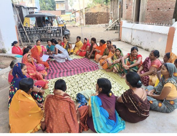 मुख्यमंत्री महिला रोजगार योजना के अंतर्गत शहरी क्षेत्र नगर निकाय के वार्ड 47 से 53 तक के समूह की महिलाए अभी तक योजना के लाभ से है वंचित