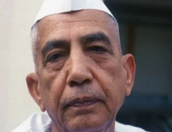 किसानों की खुशहाली के लिए चौधरी चरण सिंह आजीवन संघर्षरत रहे थे 