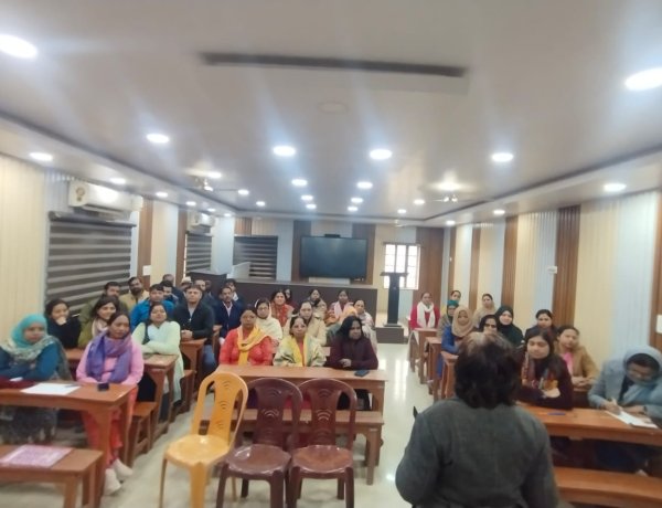 कॉलेज की शैक्षणिक एवं सह-शैक्षणिक उत्कृष्टता के लिए मिलजुलकर कार्य करने की है आवश्यकता: डॉ सीमा पटेल