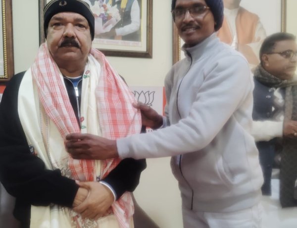 मानपुर पटवा टोली उद्योग मंत्री का सम्मान, बुनकरों की समस्याओं से कराया अवगत