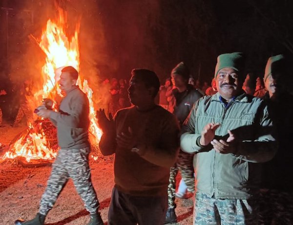 47 बटालियन सीआरपीएफ मुख्यालय में धूमधाम से मनाया गया लोहड़ी पर्व, पंजाबी भांगड़ा ने जमाया रंग, कमांडेंट ने अग्नि में रेवड़ी-मूंगफली अर्पित कर की सुख-शांति की प्रार्थना