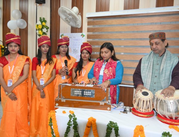 जीबीएम कॉलेज में एमयू के कुलपति प्रो. शशि प्रताप शाही ने किया स्वामी विवेकानंद एवं स्वर्गीय श्रीमती सावित्री महाजन की प्रतिमाओं का अनावरण