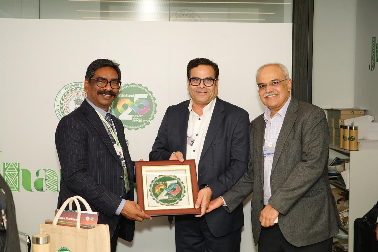 वर्ल्ड इकोनॉमिक फोरम में इंफोसिस ग्लोबल के साथ टेक्नोलॉजी और एआई में सहयोग पर चर्चा