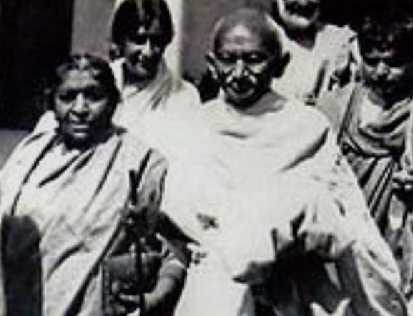 सरोजनी नायडू का संपूर्ण जीवन भारतीय राजनीति को समर्पित रहा था