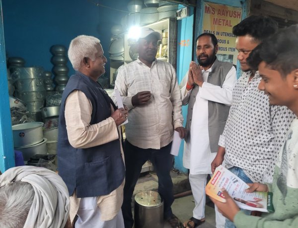 पूर्ववर्ती छात्र नेता दीपक लाल वार्ड 29 में कर रहे जनसंपर्क 