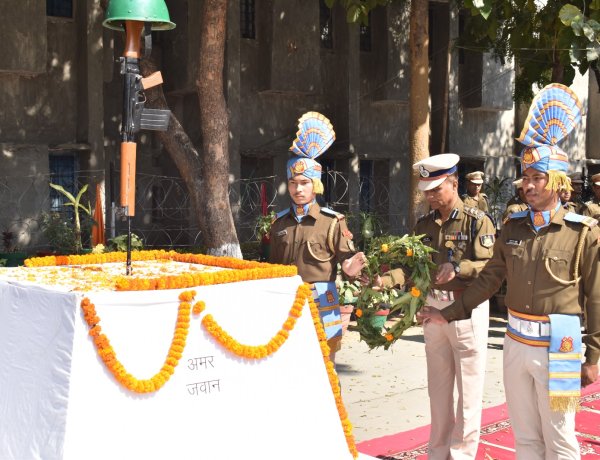 पुलवामा शहीदों को 47 बटालियन सीआरपीएफ ने दी भावभीनी श्रद्धांजलि