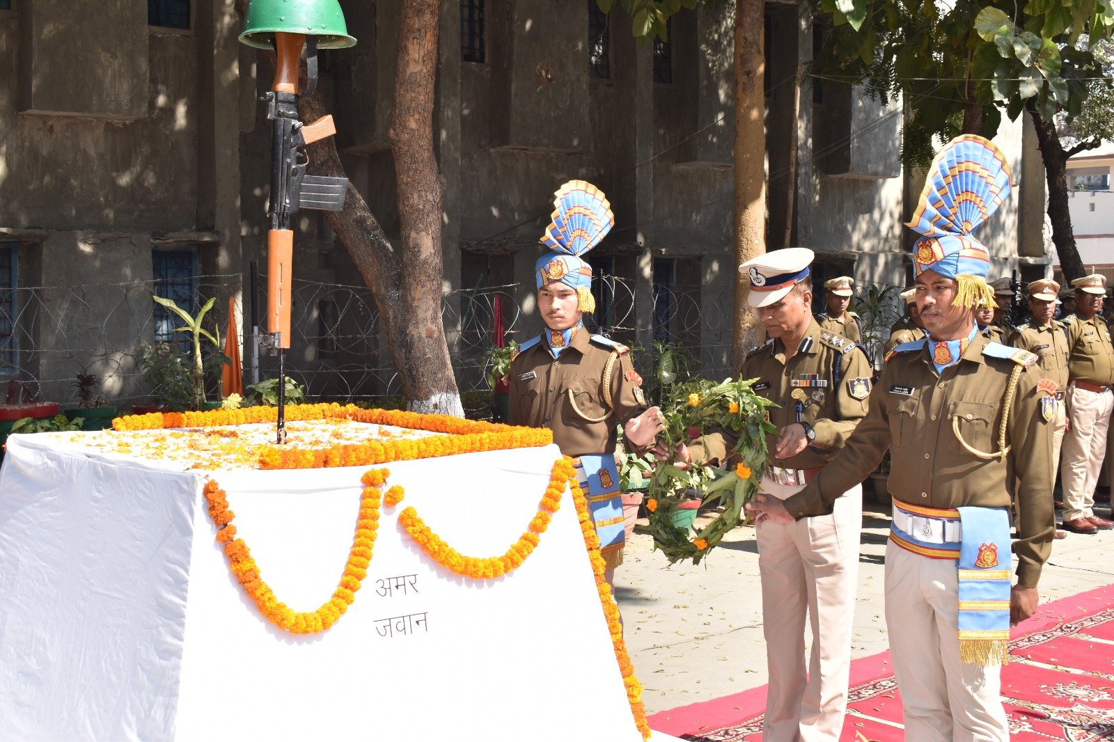 पुलवामा शहीदों को 47 बटालियन सीआरपीएफ ने दी भावभीनी श्रद्धांजलि