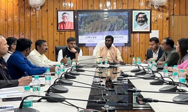 उपायुक्त की अध्यक्षता में जिलास्तरीय वरीय पदाधिकारियों के साथ बैठक, नगरपालिका चुनाव शांतिपूर्ण संपन्न कराने पर पदाधिकारियों को दी बधाई