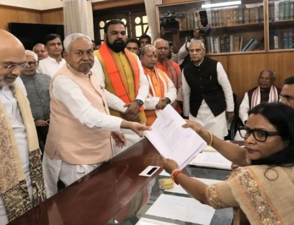 BREAKING : नीतीश कुमार ने राज्यसभा के लिए किया नामांकन, केन्द्रीय गृहमंत्री अमित शाह भी रहे मौजूद
