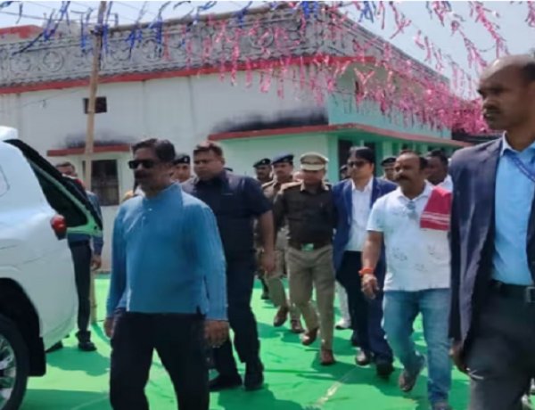 CM हेमंत सोरेन ने नेमरा में विकास कार्यों का लिया जायजा, तालाब का भी किया निरीक्षण, बाहा पूजा के लिए अधिकारियों को दिए कई निर्देश