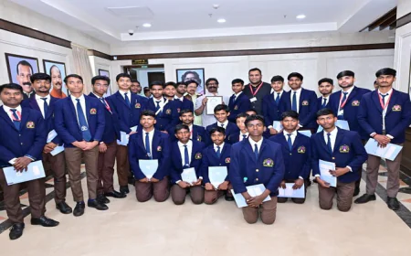 नेतरहाट विद्यालय के छात्रों ने की CM हेमंत सोरेन से मुलाकात, मुख्यमंत्री ने भविष्य के लिए दी शुभकामनाएं