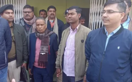 घूस लेते धराए ऑफिसर पर गिरी गाज, बरौली के रेवेन्यू ऑफिसर निलंबित