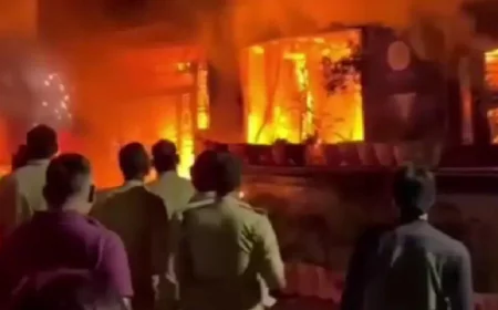 BREAKING : कार चार्जिंग के दौरान लगी भीषण आग, धू-धूकर जला तीन मंजिला मकान, 8 लोगों की दर्दनाक मौत 