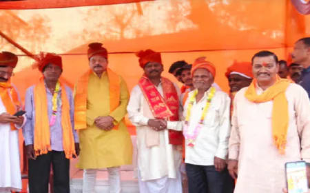 सरायकेला में रामनवमी की धूम, जुलूस में शामिल हुए अर्जुन मुंडा, लाठी भांज युवाओं का बढ़ाया उत्साह, लगाए जय श्रीराम के नारे