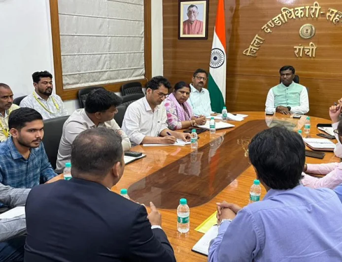 रांची में गैस सप्लाई पर प्रशासन की बड़ी बैठक, ब्लैक मार्केटिंग करने वालों पर होगी कड़ी कार्रवाई, उपभोक्ताओं से अपील - पैनिक होकर न करें अधिक बुकिंग