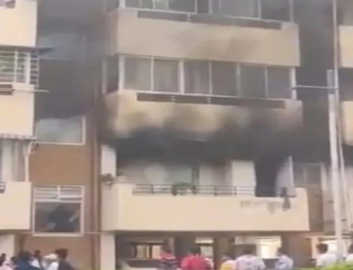 BIG NEWS : रांची में बड़ा हादसा, सेल सिटी में सिलेंडर ब्लास्ट, फ्लैट में भीषण आग से मचा हड़कंप