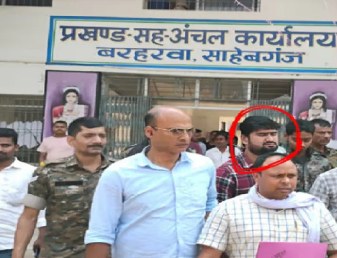 झारखण्ड में ACB की बड़ी कार्रवाई, 40 हजार रुपये घूस लेते प्रखंड आपूर्ति पदाधिकारी को रंगेहाथ दबोचा, मचा हड़कंप