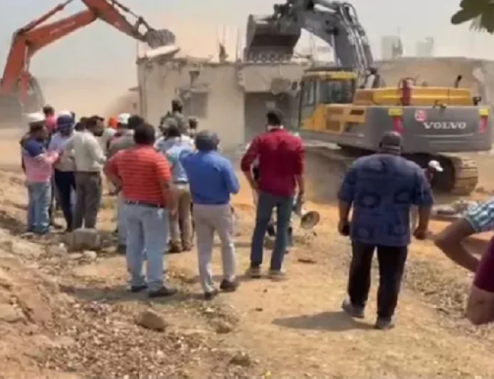 झारखण्ड के पूर्व मंत्री योगेन्द्र साव के घर पर चला बुलडोजर, मचा सियासी घमासान, अंबा प्रसाद ने कार्रवाई पर उठाए सवाल