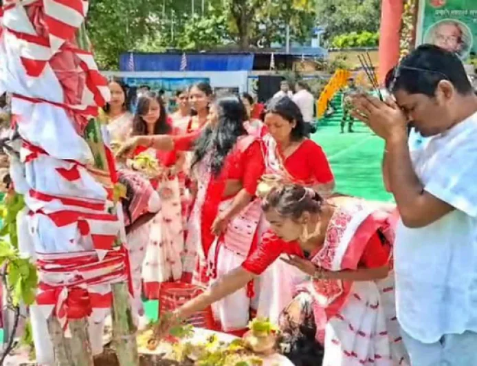 झारखण्ड में सरहुल की धूम, शोभा यात्रा को लेकर चप्पे-चप्पे पर पुलिस बल की तैनाती, धनबाद में भी मांदर की थाप पर झूमे पुलिसकर्मी