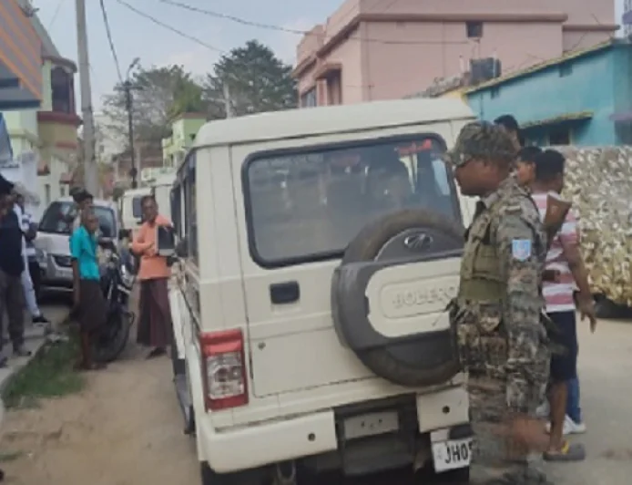 सरायकेला में ACB का बड़ा एक्शन, 5 लाख रुपये घूस लेते भू-अर्जन विभाग के बड़ा बाबू रंगेहाथ गिरफ्तार, दलाल भी अरेस्ट 