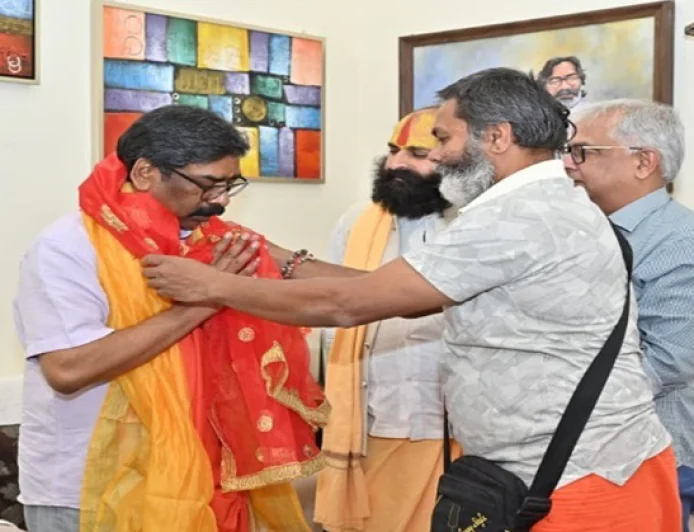 CM हेमंत सोरेन से मिला तपोवन मंदिर का प्रतिनिधिमंडल, रामनवमी महोत्सव का दिया न्योता