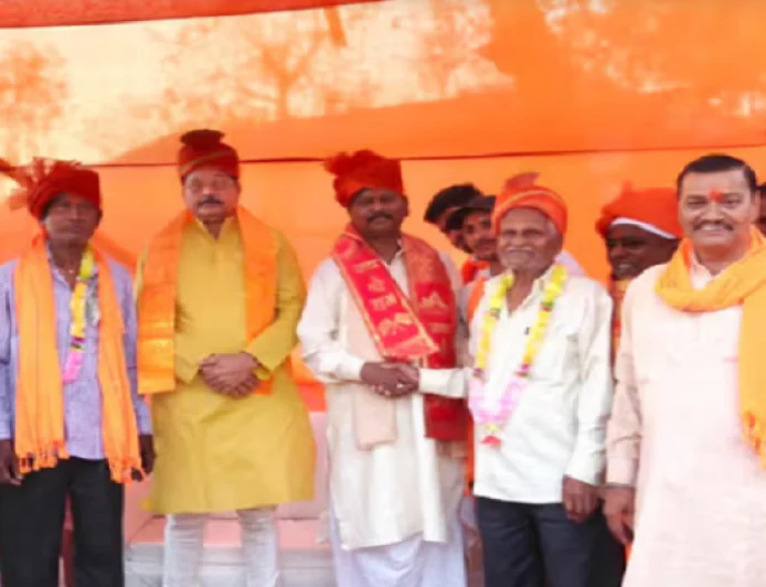 सरायकेला में रामनवमी की धूम, जुलूस में शामिल हुए अर्जुन मुंडा, लाठी भांज युवाओं का बढ़ाया उत्साह, लगाए जय श्रीराम के नारे