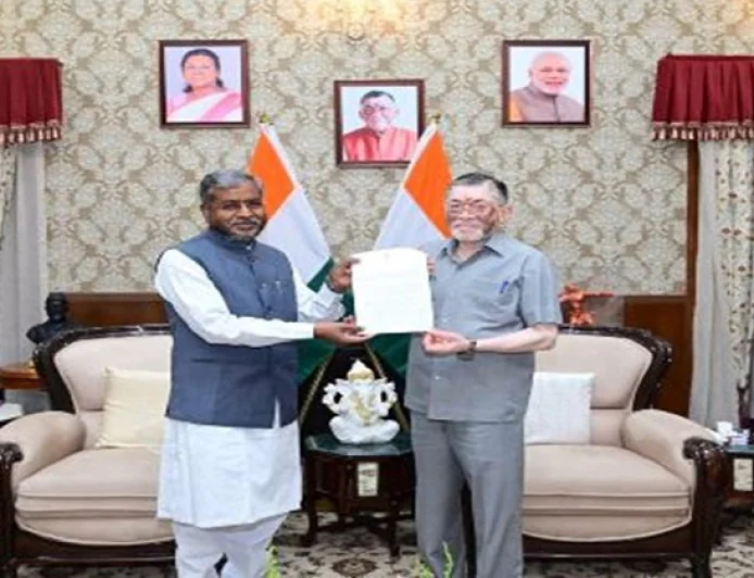 शराब घोटाला मामले को लेकर झारखण्ड में सियासी बवाल, बाबूलाल मरांडी ने राज्यपाल से की मुलाकात, CBI जांच कराने की कर दी मांग